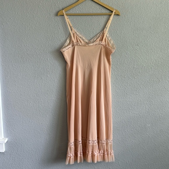 Vintage 50's Nude Slip Size 38 Ruffle hem - Picture 4 of 8